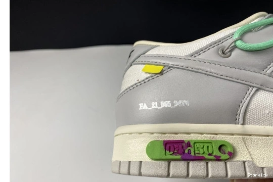 DM1602-114 Nike 4 Lot Low Dunk O-W 0205